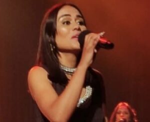 Jaqueline Ferr Oliver une música sertaneja, superação e inclusão em sua trajetória artística